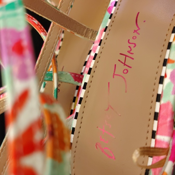 Betsey Johnson Erik Multicolor Floral Heels with 3D Flowers – Size 8 - Picture 12 of 13